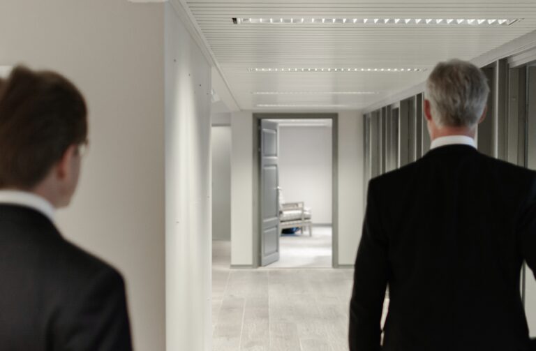 Trauer am Arbeitsplatz: Wie Teams und Chefs mit einem Verlust umgehen